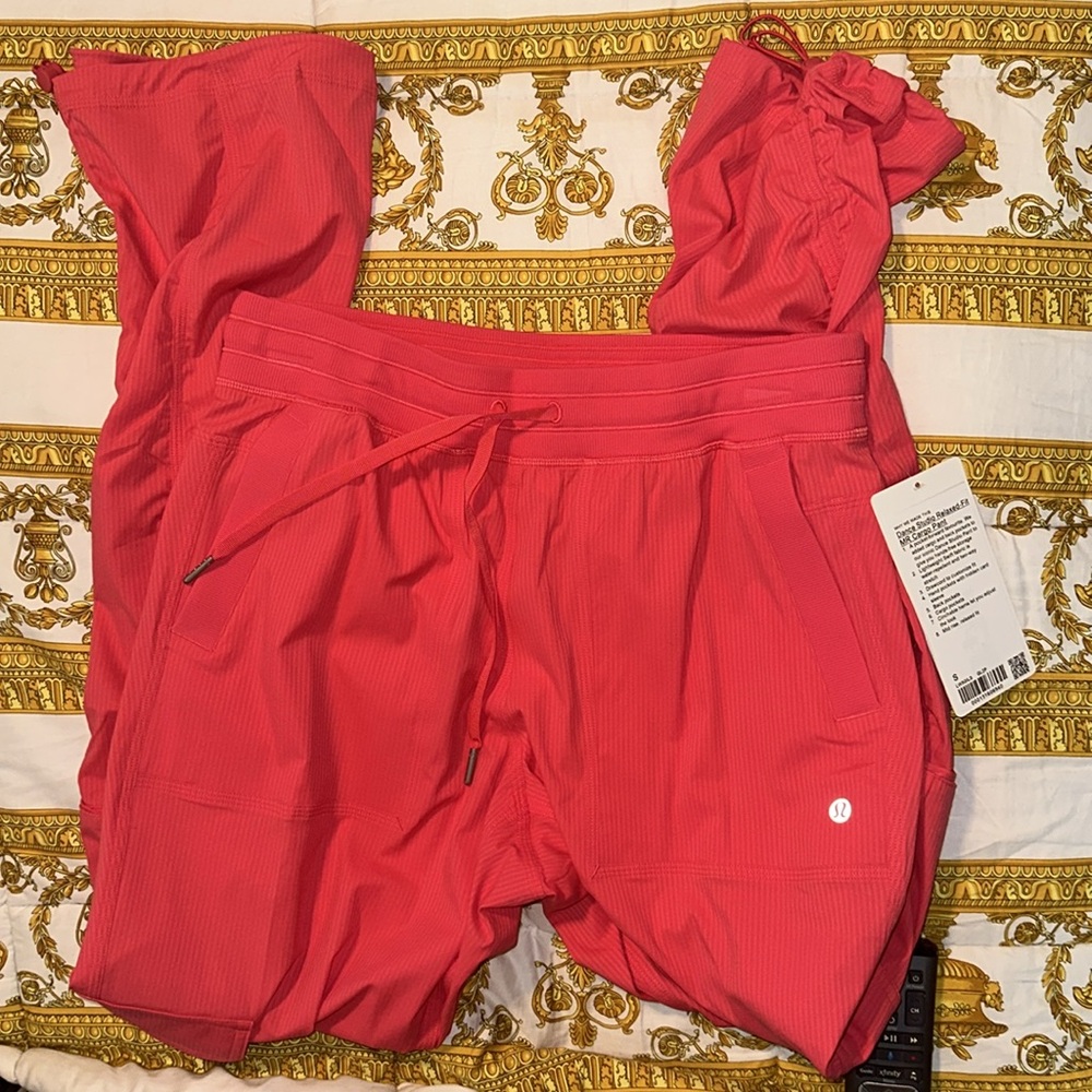NWT lululemon athletica Pink Dance Studio Relaxed-Fit Mid-Rise Cargo Pant - Picture 10 of 13